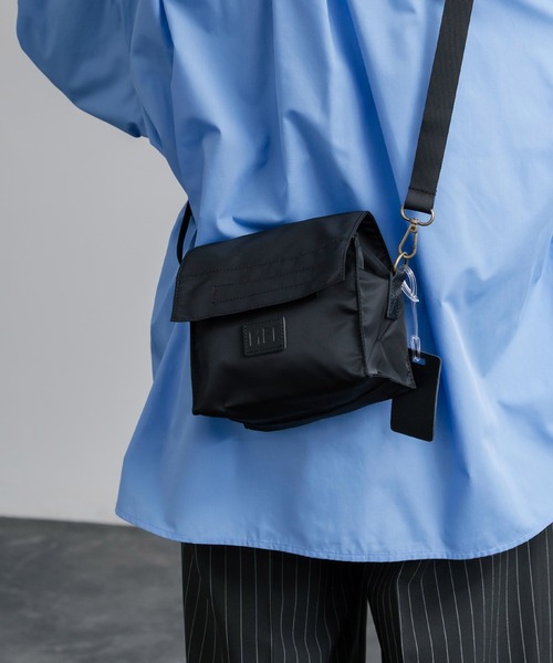 MEI(メイ)の「MEI メイ MINI SHOULDER ミニショルダーフラップバッグ(ショルダーバッグ・メンズ・ブラック・FREE)」の2枚目の写真