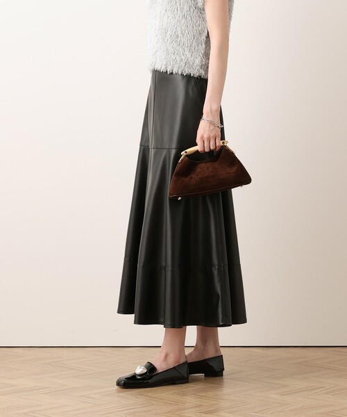 allureville（アルアバイル）の「フェイクレザーフレアスカート（スカート・レディース・ブラック・2/1）」の10枚目の写真