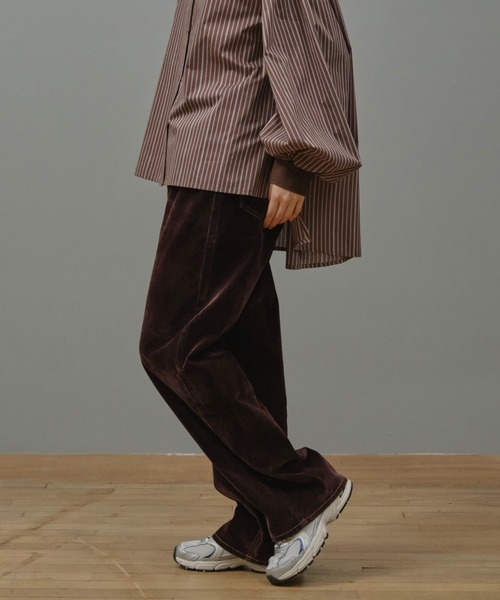 Nunc.(ヌンク)の「フロッキーストレートデニムパンツ(デニムパンツ・レディース・ブラック/ネイビー/サックスブルー・38)」の21枚目の写真