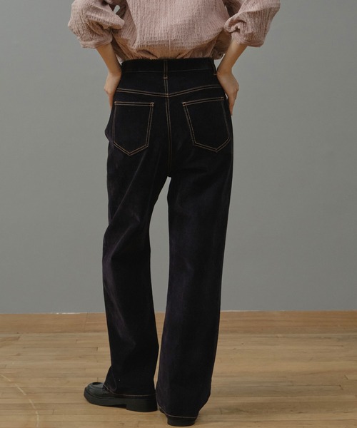Nunc.(ヌンク)の「フロッキーストレートデニムパンツ(デニムパンツ・レディース・ブラック/ネイビー/サックスブルー・38)」の14枚目の写真