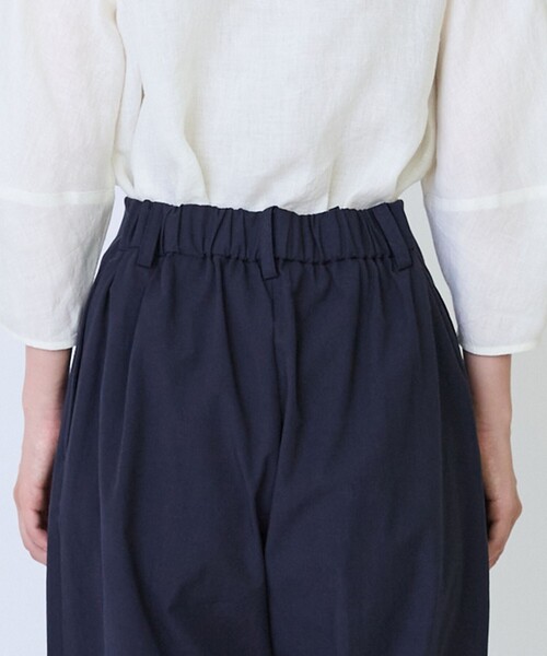 LOISIR(ロワズィール)の「コットンツイルテーパードパンツ(その他パンツ・レディース・キャメル/ネイビー・36/38/40)」の18枚目の写真