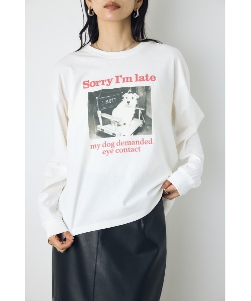 AZUL by moussy(アズールバイマウジー)の「アソートフォトプリントロンT 秋服 冬服 長袖 インナー【身長/骨格別着用画像あり】(Tシャツ/カットソー・レディース・レッド系その他/ライトブラック/オフホワイト・FREE)」の16枚目の写真