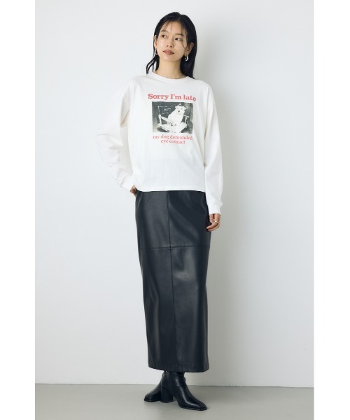 AZUL by moussy(アズールバイマウジー)の「アソートフォトプリントロンT 秋服 冬服 長袖 インナー【身長/骨格別着用画像あり】(Tシャツ/カットソー・レディース・レッド系その他/ライトブラック/オフホワイト・FREE)」の7枚目の写真