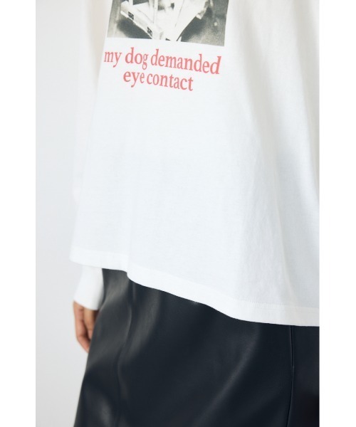 AZUL by moussy(アズールバイマウジー)の「アソートフォトプリントロンT 秋服 冬服 長袖 インナー【身長/骨格別着用画像あり】(Tシャツ/カットソー・レディース・レッド系その他/ライトブラック/オフホワイト・FREE)」の10枚目の写真