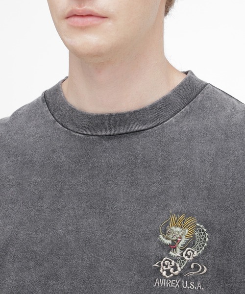 AVIREX（アヴィレックス）の「《NAVAL COLLECTION》SOUVENIR EMBROIDERY LONG SLEEVE T-SHIRT / スーベニア 刺しゅう; 長袖Tシャツ / AVIREX / アヴィレックス（Tシャツ/カットソー・メンズ・オフホワイト/チャコール・X-LARGE/XX-LARGE/LARGE）」の6枚目の写真