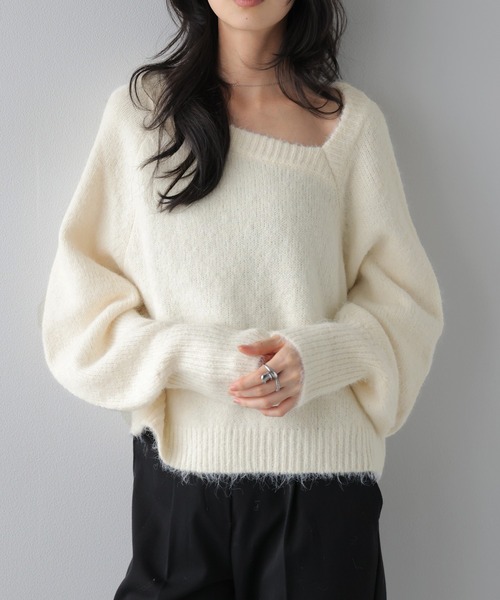 AMELY（エミリー）の「アシメネック ニットトップス/ショート丈/美デコルテ（ニット/セーター・レディース・アイボリー/グレー/モカ/ブラック・フリー）」の2枚目の写真