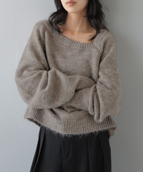 AMELY（エミリー）の「アシメネック ニットトップス/ショート丈/美デコルテ（ニット/セーター・レディース・アイボリー/グレー/モカ/ブラック・フリー）」の4枚目の写真
