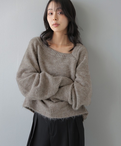 AMELY（エミリー）の「アシメネック ニットトップス/ショート丈/美デコルテ（ニット/セーター・レディース・アイボリー/グレー/モカ/ブラック・フリー）」の11枚目の写真