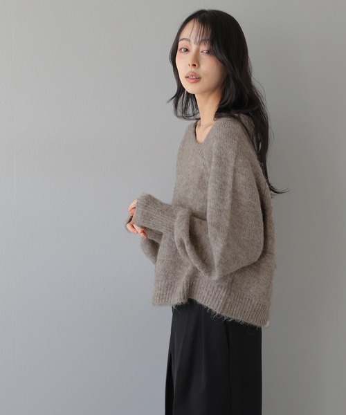 AMELY（エミリー）の「アシメネック ニットトップス/ショート丈/美デコルテ（ニット/セーター・レディース・アイボリー/グレー/モカ/ブラック・フリー）」の12枚目の写真