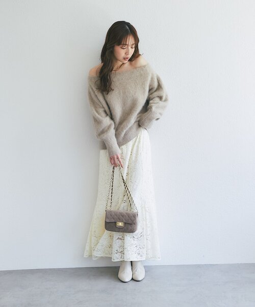 La boutique BonBon(ラブティックボンボン)の「【9/13(日)予約開始!miki監修】ラメヘアリーウールカシミヤ混オフショルニット(ニット/セーター・レディース・モカ/ピンク/オフホワイト・FREE)」の16枚目の写真