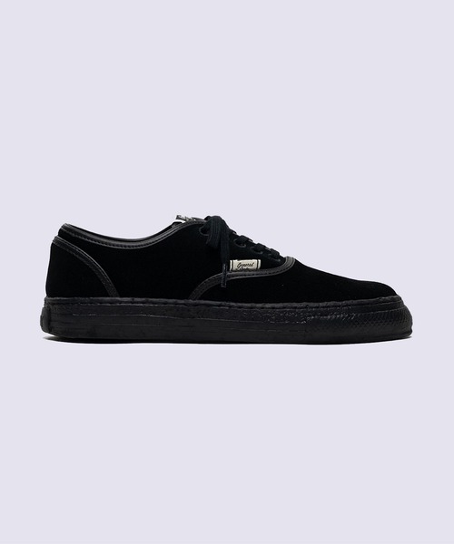 STUDIOUS(ステュディオス)の「KIEFER / Suede Low-Top Sneakers(スニーカー・メンズ・ベージュ/ブラック系その他/ブラック・41/42/43)」の2枚目の写真