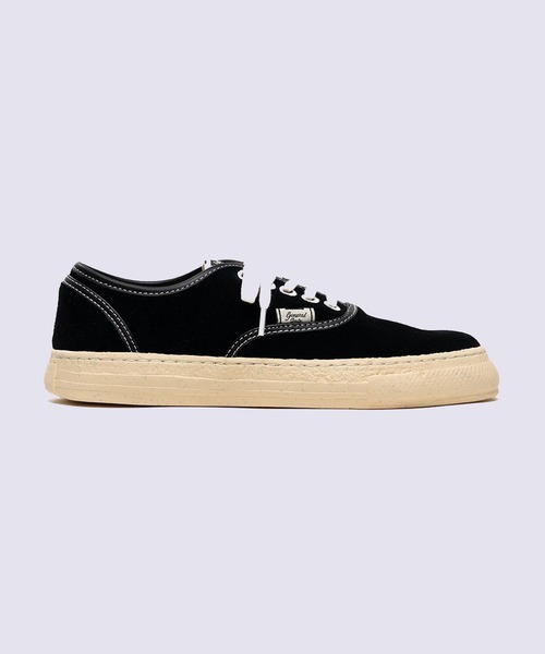 STUDIOUS(ステュディオス)の「KIEFER / Suede Low-Top Sneakers(スニーカー・メンズ・ベージュ/ブラック系その他/ブラック・41/42/43)」の1枚目の写真