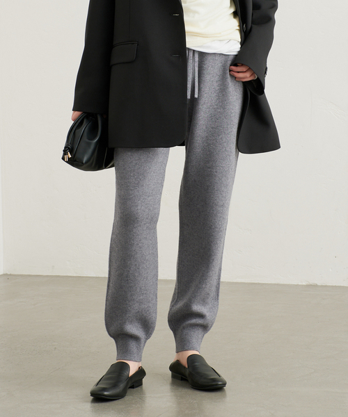 SLOBE IENA(スローブイエナ)の「《シリーズあり/》ウォッシャブルスムースニットジョガーパンツ(その他パンツ・レディース・ネイビー/チャコールグレー・FREE)」の3枚目の写真