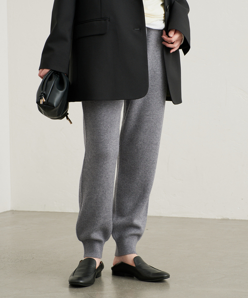 SLOBE IENA(スローブイエナ)の「《シリーズあり/》ウォッシャブルスムースニットジョガーパンツ(その他パンツ・レディース・ネイビー/チャコールグレー・FREE)」の4枚目の写真