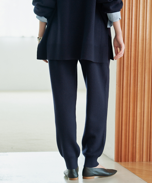 SLOBE IENA(スローブイエナ)の「《シリーズあり/》ウォッシャブルスムースニットジョガーパンツ(その他パンツ・レディース・ネイビー/チャコールグレー・FREE)」の13枚目の写真