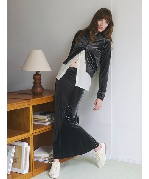 PUMA(プーマ)の「【emmi×PUMA】VELOR NARROW SKIRT(スカート・レディース・ダークグレー・S/M)」の1枚目の写真