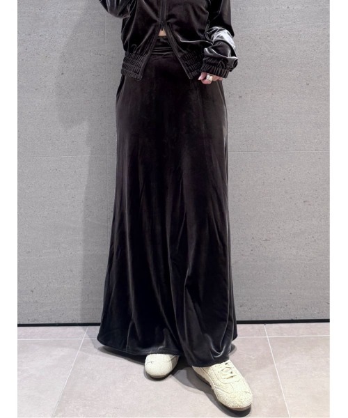 PUMA(プーマ)の「【emmi×PUMA】VELOR NARROW SKIRT(スカート・レディース・ダークグレー・S/M)」の12枚目の写真