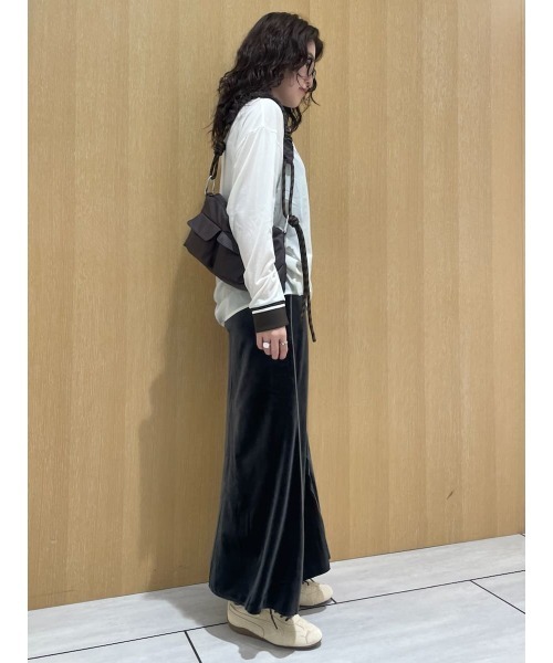 PUMA(プーマ)の「【emmi×PUMA】VELOR NARROW SKIRT(スカート・レディース・ダークグレー・S/M)」の15枚目の写真