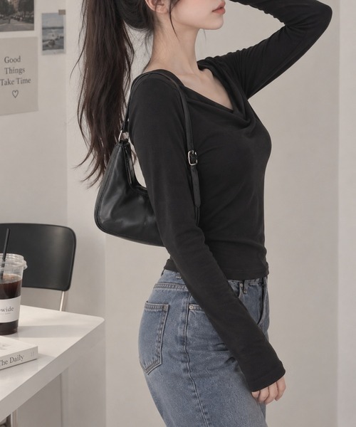 roomy(ルーミー)の「VネックオフショルロンT(Tシャツ/カットソー・レディース・ブラック/ベージュ/オフホワイト/ブラウン・FREE)」の9枚目の写真