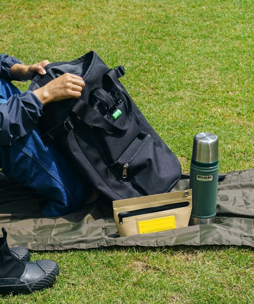 HIGHTIDE（ハイタイド）の「タープポーチ (S) 防水（ポーチ・レディース・カーキ/オレンジ/ブラウン/レッド/ブラック/ブルー/ホワイト/ベージュ/グレー・FREE）」の13枚目の写真