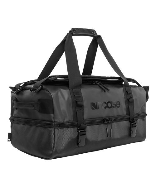incase（インケース）の「INTR20045-BLKIncase TRACTO Split Duffel 40 - Black（ボストンバッグ・メンズ・ブラック・ONE SIZE）」の2枚目の写真