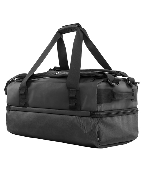 incase（インケース）の「INTR20045-BLKIncase TRACTO Split Duffel 40 - Black（ボストンバッグ・メンズ・ブラック・ONE SIZE）」の4枚目の写真