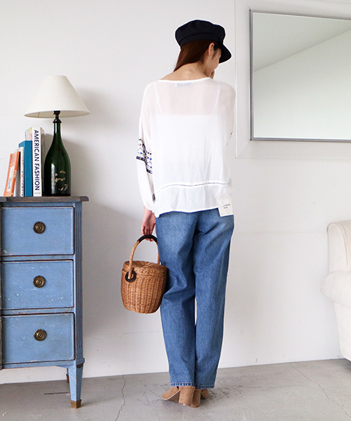 N.(N. Natural Beauty Basic)(エヌエヌナチュラルビューティーベーシック)の「【追加生産】エスニックエンブロイダリーブラウス(シャツ/ブラウス・レディース・ホワイト/ブラック・MEDIUM)」の5枚目の写真