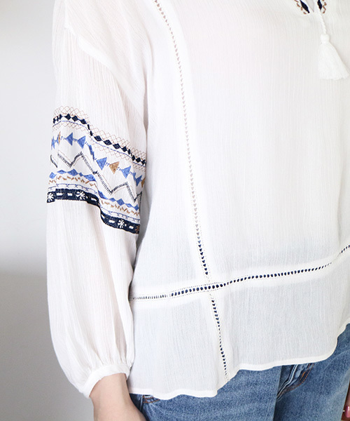 N.(N. Natural Beauty Basic)(エヌエヌナチュラルビューティーベーシック)の「【追加生産】エスニックエンブロイダリーブラウス(シャツ/ブラウス・レディース・ホワイト/ブラック・MEDIUM)」の8枚目の写真