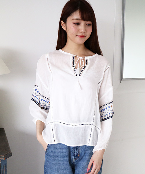 N.(N. Natural Beauty Basic)(エヌエヌナチュラルビューティーベーシック)の「【追加生産】エスニックエンブロイダリーブラウス(シャツ/ブラウス・レディース・ホワイト/ブラック・MEDIUM)」の10枚目の写真