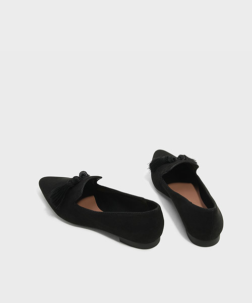 CHARLES & KEITH(チャールズ & キース)の「タッセルディテールローファー / TASSEL DETAIL LOAFERS(モカシン/デッキシューズ・レディース・ブラック/バーガンディー・22.5cm/23cm/24.5cm/23.5cm/25cm)」の11枚目の写真