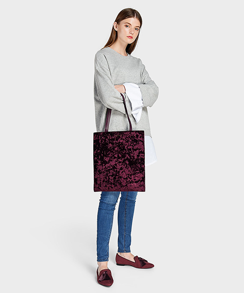 CHARLES & KEITH(チャールズ & キース)の「タッセルディテールローファー / TASSEL DETAIL LOAFERS(モカシン/デッキシューズ・レディース・ブラック/バーガンディー・22.5cm/23cm/24.5cm/23.5cm/25cm)」の4枚目の写真