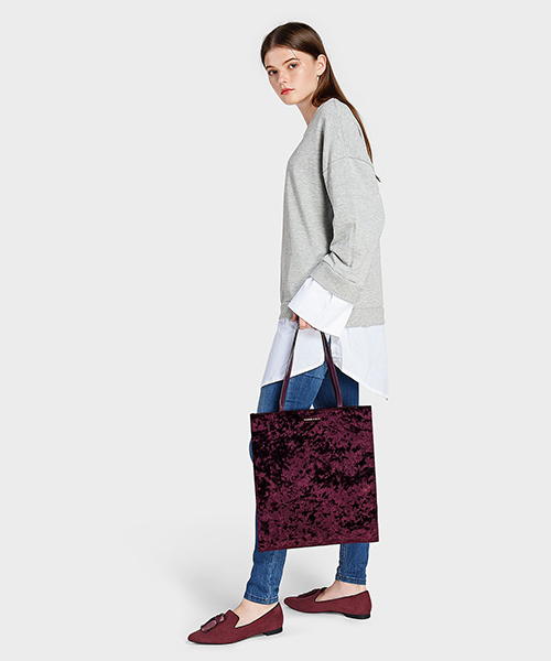 CHARLES & KEITH(チャールズ & キース)の「タッセルディテールローファー / TASSEL DETAIL LOAFERS(モカシン/デッキシューズ・レディース・ブラック/バーガンディー・22.5cm/23cm/24.5cm/23.5cm/25cm)」の3枚目の写真