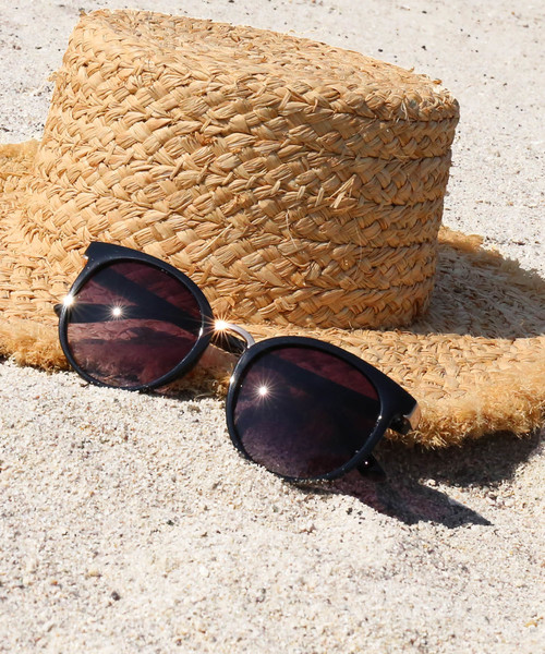 ＪＵＧＬＡＮＳ（ユグランス）の「ボストン型サングラスKK（サングラス・レディース・F/N/その他1/その他9/A/I/Q/その他4/その他12/E/M/Y/その他8/C/K/W/その他6/H/P/その他3/その他11/D/L/X/その他7/B/J/R/その他5/G/O/その他2/その他10/T/U/S/V/その他13/その他14/その他15/その他16/その他28/その他29/その他30/その他31/その他32/その他33/その他34/その他22/その他23/その他24/その他25/その他26/その他27/その他19/その他20/その他17/その他18/その他21/ブラック系1/ブラック系3/その他35/ブラック系2/ブラック系8/ブラック系7/ブラック系6/ブラック系5/ブラック系4・FREE）」の13枚目の写真