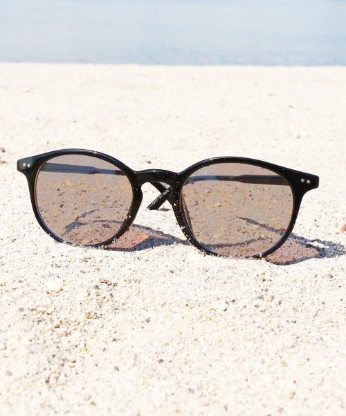 ＪＵＧＬＡＮＳ（ユグランス）の「ボストン型サングラスKK（サングラス・レディース・F/N/その他1/その他9/A/I/Q/その他4/その他12/E/M/Y/その他8/C/K/W/その他6/H/P/その他3/その他11/D/L/X/その他7/B/J/R/その他5/G/O/その他2/その他10/T/U/S/V/その他13/その他14/その他15/その他16/その他28/その他29/その他30/その他31/その他32/その他33/その他34/その他22/その他23/その他24/その他25/その他26/その他27/その他19/その他20/その他17/その他18/その他21/ブラック系1/ブラック系3/その他35/ブラック系2/ブラック系8/ブラック系7/ブラック系6/ブラック系5/ブラック系4・FREE）」の16枚目の写真