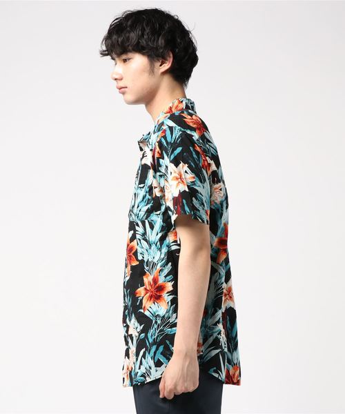 RVCA（ルーカ）の「RVCA メンズ  MONTAGUE FLORAL ショートスリーブシャツ/ルーカー トロピカルプリント（シャツ/ブラウス・メンズ・ブラック・SMALL/MEDIUM/LARGE）」の6枚目の写真