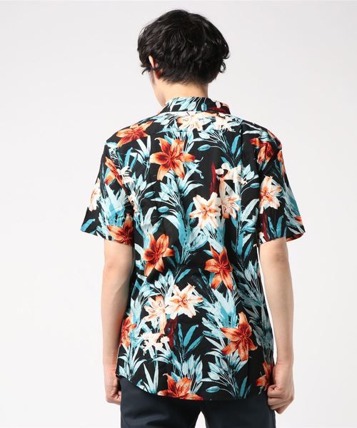 RVCA（ルーカ）の「RVCA メンズ  MONTAGUE FLORAL ショートスリーブシャツ/ルーカー トロピカルプリント（シャツ/ブラウス・メンズ・ブラック・SMALL/MEDIUM/LARGE）」の3枚目の写真