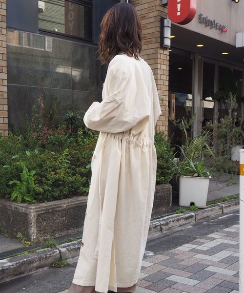 tiptop(ティップトップ)の「ウェストリボンガウンワンピース(ワンピース・レディース・カーキ/ネイビー/ベージュ/アイボリー・FREE)」の6枚目の写真