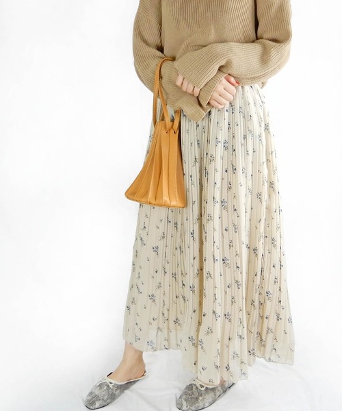 minia（ミニア）の「パネルプリーツ巾着バッグ（ハンドバッグ・レディース・ブラック/アイボリー/キャメル・FREE）」の12枚目の写真