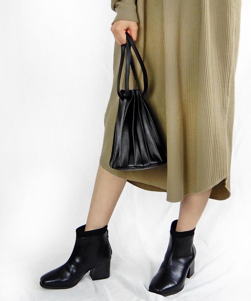 minia（ミニア）の「パネルプリーツ巾着バッグ（ハンドバッグ・レディース・ブラック/アイボリー/キャメル・FREE）」の11枚目の写真