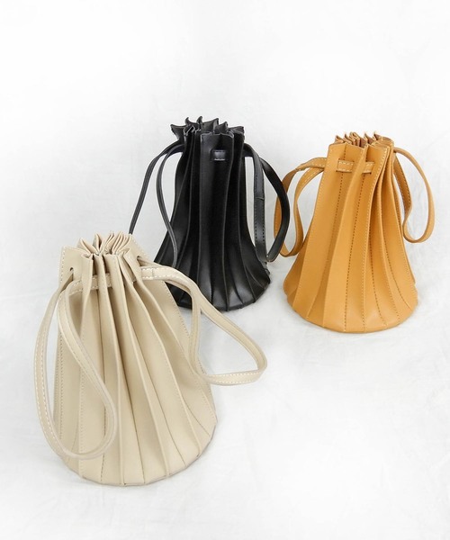 minia（ミニア）の「パネルプリーツ巾着バッグ（ハンドバッグ・レディース・ブラック/アイボリー/キャメル・FREE）」の20枚目の写真