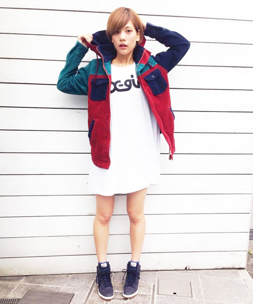 X-girl（エックスガール）の「LOGO S/S FLARE TEE DRESS（ワンピース・レディース・ホワイト/ブラック/ブルー・2/1）」の9枚目の写真