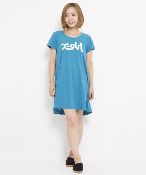 X-girl（エックスガール）の「LOGO S/S FLARE TEE DRESS（ワンピース・レディース・ホワイト/ブラック/ブルー・2/1）」の8枚目の写真