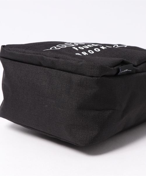 YAKPAK(ヤックパック)の「/YAKPAK/VERTICAL SHOULDER BAG(ショルダーバッグ・メンズ・ブラック/レッド/その他1/パープル・FREE)」の5枚目の写真