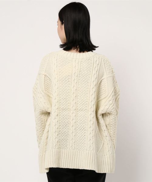 KOBE LETTUCE(コウベレタス)の「ビッグシルエットフレアケーブルニットトップス(ニット/セーター・レディース・ベージュ/オフホワイト/イエロー/ピンク系その他/チャコール・FREE)」の6枚目の写真