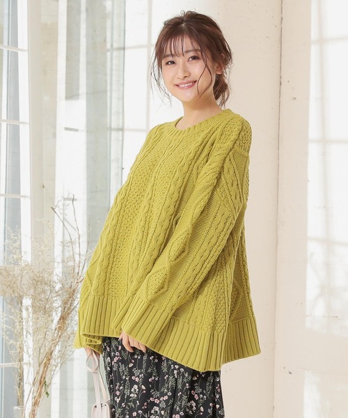 KOBE LETTUCE(コウベレタス)の「ビッグシルエットフレアケーブルニットトップス(ニット/セーター・レディース・ベージュ/オフホワイト/イエロー/ピンク系その他/チャコール・FREE)」の4枚目の写真