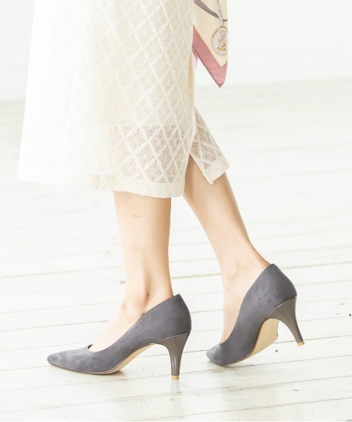 12Twelve Agenda（トゥエルブ　アジェンダ）の「異素材コンビアシメカットパンプス（パンプス・レディース・ベージュ/チャコールグレー・M）」の2枚目の写真