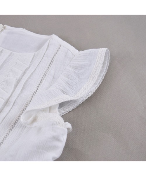 BeBe（ベベ）の「BeBe/コットン ボイルワッシャー レース フリル ワンピース 女の子 キュート ガーリー ノースリー  お出かけ 通園  通学  ベビー キッズ 子供 こども 子ども コットン ホワイト  80㎝ 90㎝ 100㎝ 110㎝ 120㎝ 130㎝ 140㎝ 150㎝（ワンピース・キッズ・ホワイト・140/90/110/100/120/130）」の10枚目の写真