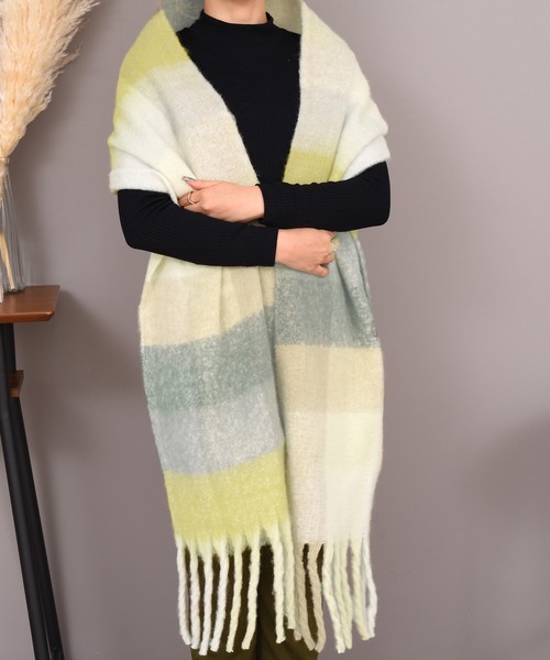 DAY CLOSET（デイ クローゼット）の「大判ミックスカラーフリンジストール マフラー（ストール/ショール・レディース・イエロー系その他/ピンクベージュ/ブラック×グリーン・ONE SIZE）」の14枚目の写真