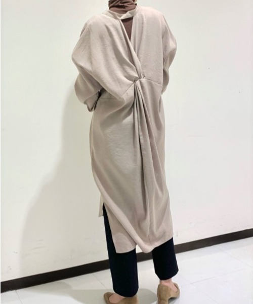 SHENERY(シーナリー)の「2WAYねじりシャツワンピース(ワンピース・レディース・オフホワイト/ミント/グレイッシュベージュ・FREE)」の1枚目の写真