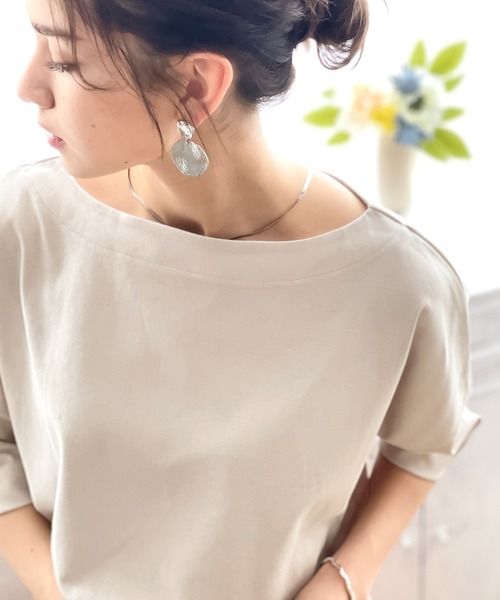 綿100％、さらり滑らか。華奢見せ、ルーズプルオーバー